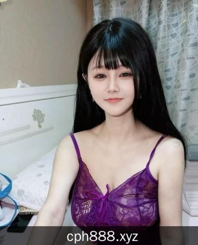娃娃脸大胸嫩妹